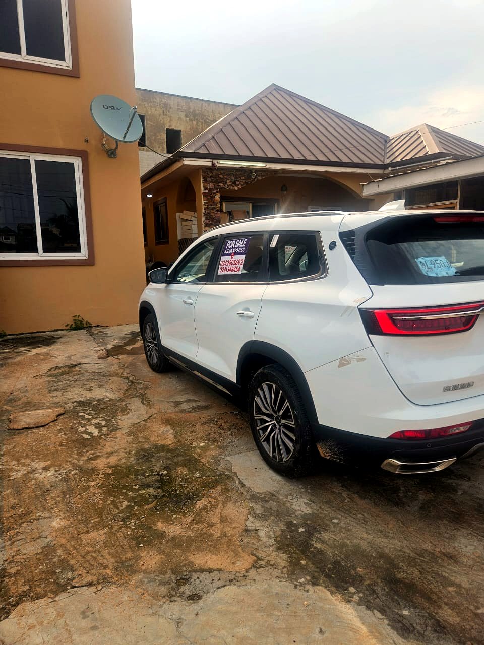 Jetour X90 Plus rear side view